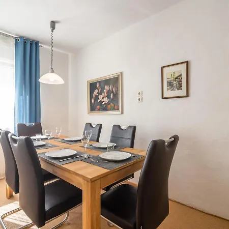 Hoeck Apartman *