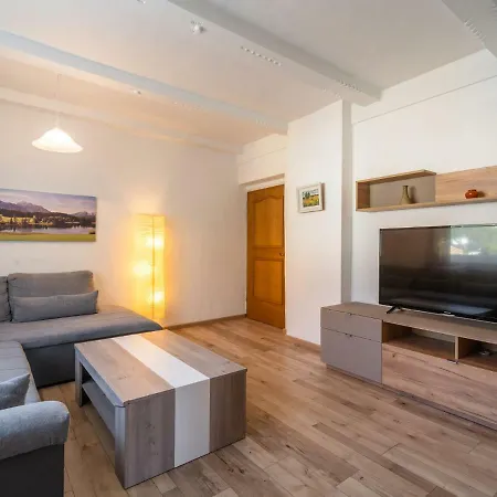 Hoeck Apartman *